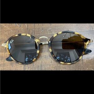 Ray Ban Women’s Round Fleck sunglasses